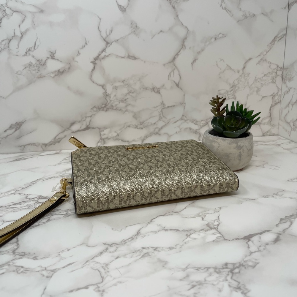 Michael Kors Wallet - Picture 5 of 7